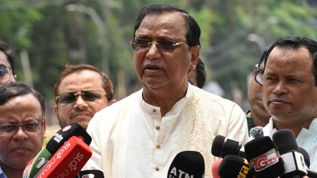 গরুর অবৈধ হাট বসানো ইজারাদারদের কালো তালিকাভুক্তি করার হুঁশিয়ারি