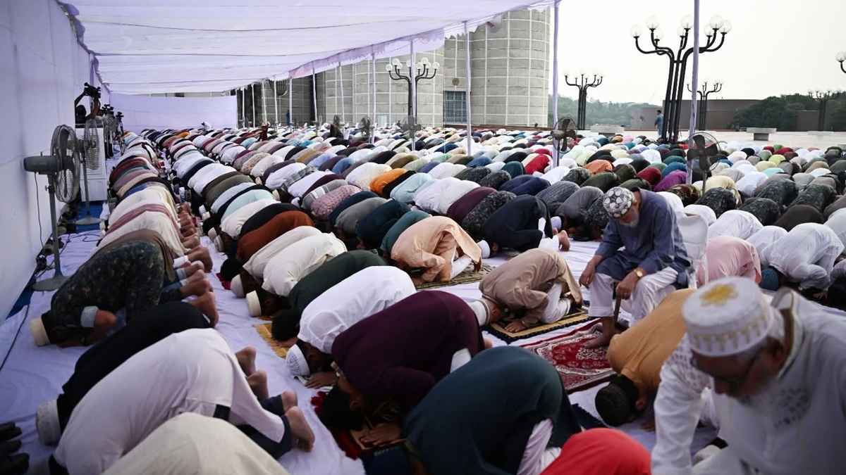 সংসদে ঈদের নামাজ শেষে দেশ-জাতির কল্যাণ কামনায় দোয়া