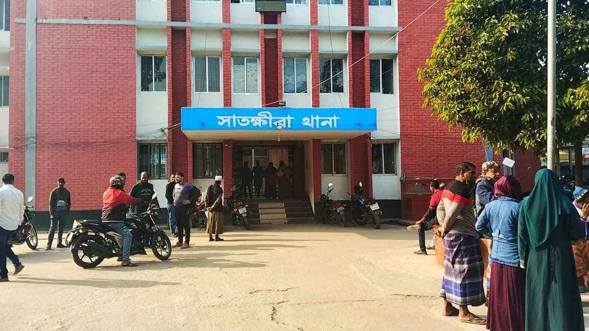 সাতক্ষীরায় ব্যক্তিকে কুপিয়ে হত্যা, মরদেহ মিলল পুকুরে