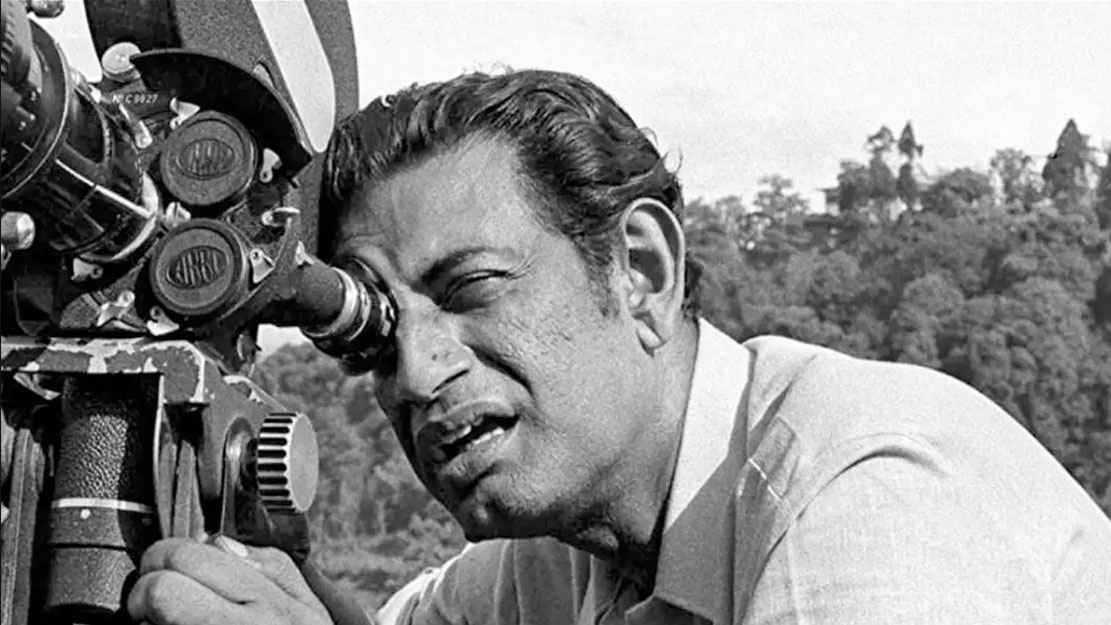 সত্যজিতের গল্প চুরি করে হলিউডের ছবি, আজও অবসান হয়নি বিতর্কের! 
