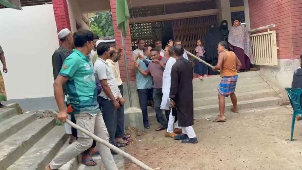 জাতীয় সংগীতের সময় ইউপি চেয়ারম্যানকে লাঞ্ছিত করলেন বিএনপি নেতা