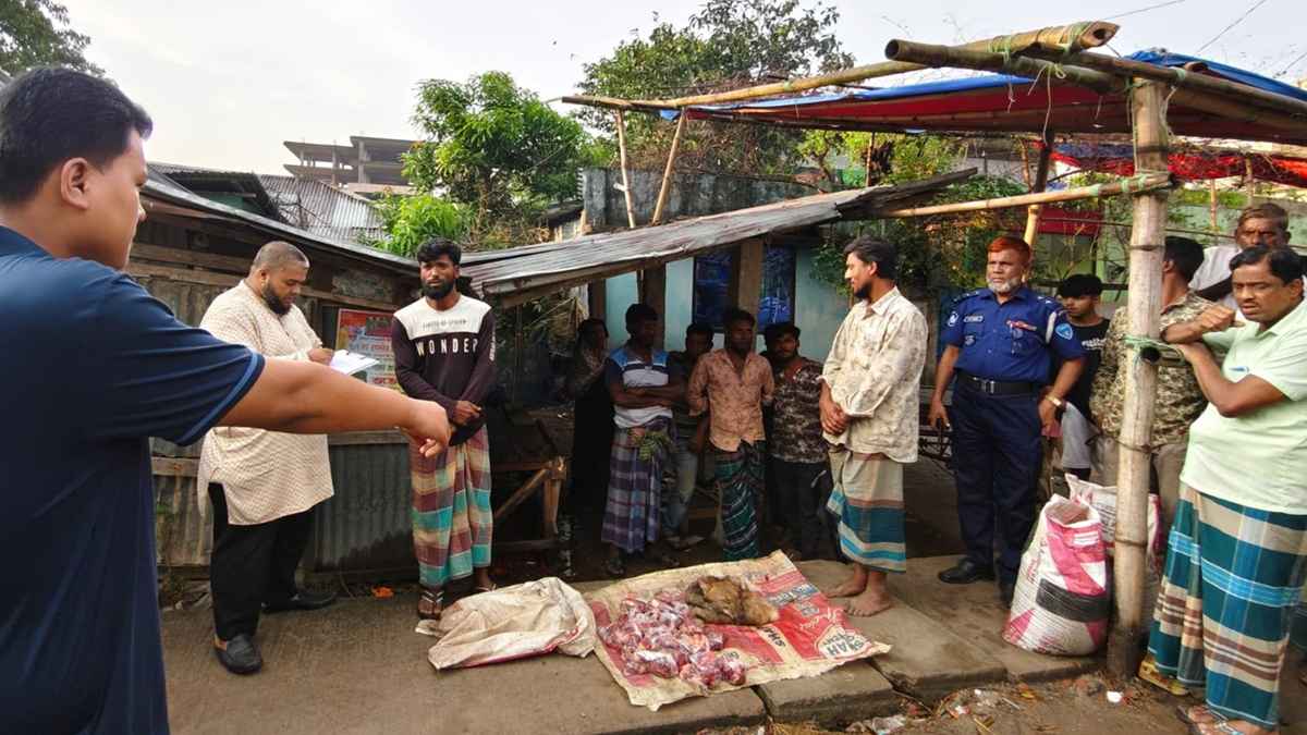 প্রকাশ্যে শিয়ালের মাংস বিক্রির অপরাধে ২ কৃষককে জরিমানা