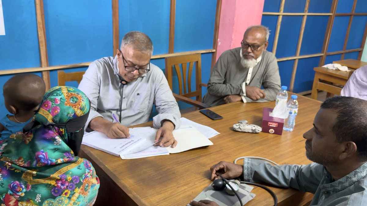 সাতক্ষীরায় জিয়াউর রহমানের মৃত্যুবার্ষিকীতে ফ্রি মেডিকেল ক্যাম্প