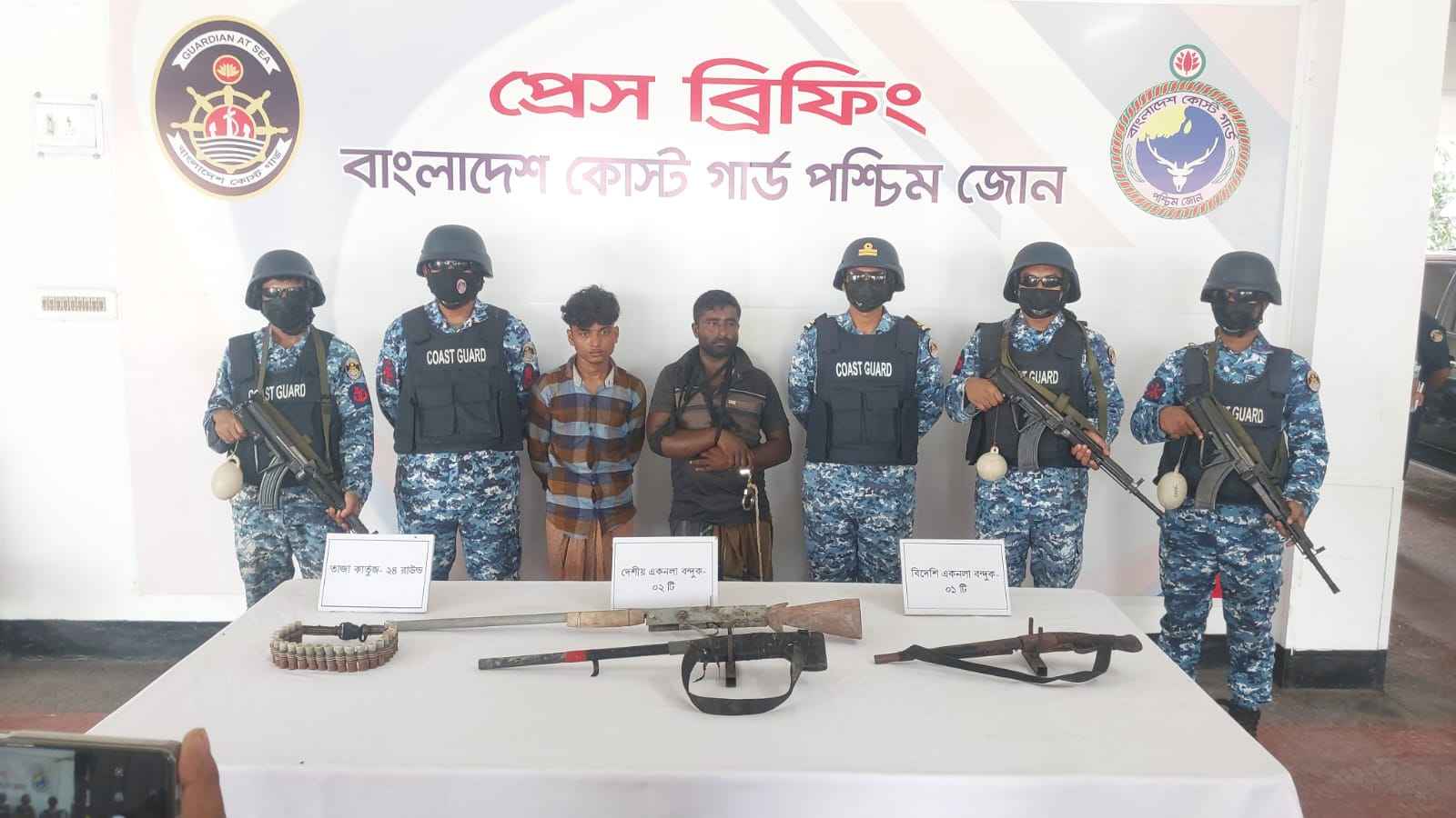 সুন্দরবনে করিম শরীফ বাহিনীর দুই সদস্য আটক, জিম্মি ৪ জেলে উদ্ধার