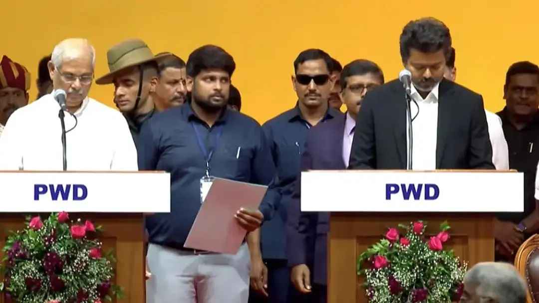 মুখ্যমন্ত্রী হিসেবে শপথ নিলেন থালাপতি বিজয় 