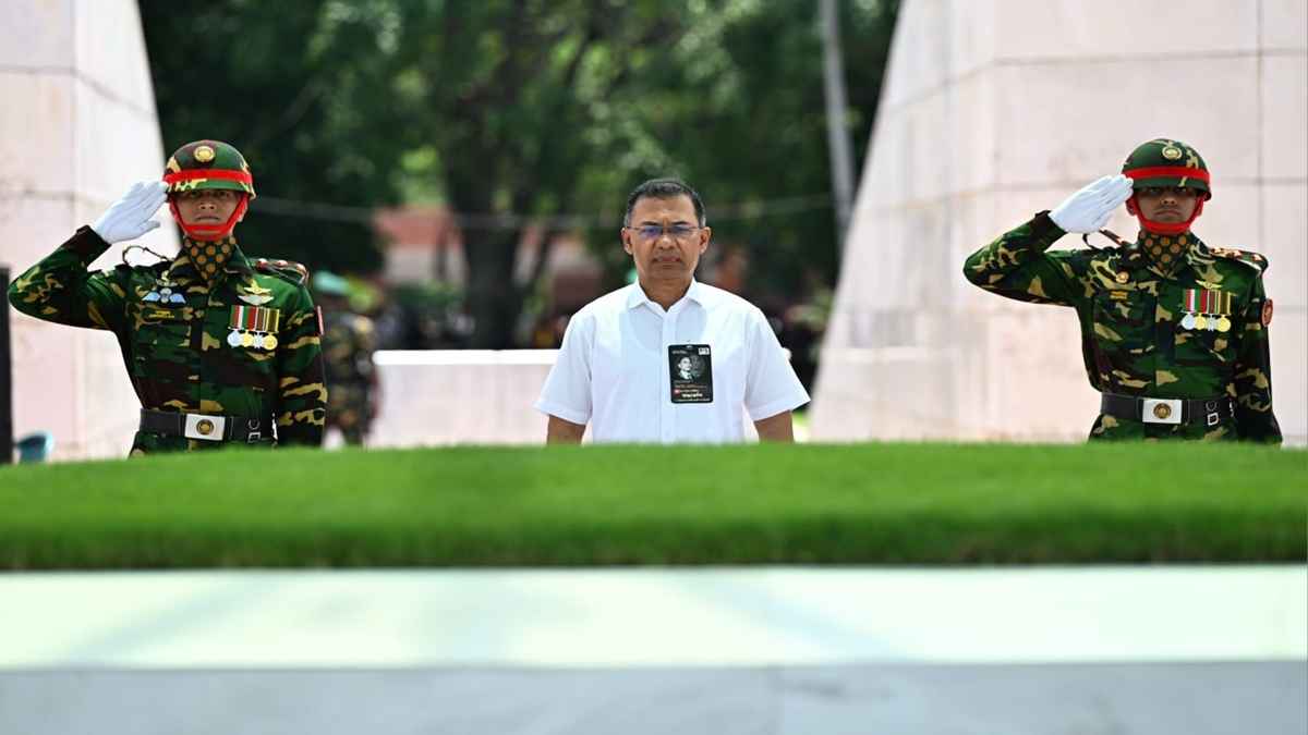 জিয়াউর রহমানের সমাধিতে প্রধানমন্ত্রীর শ্রদ্ধা