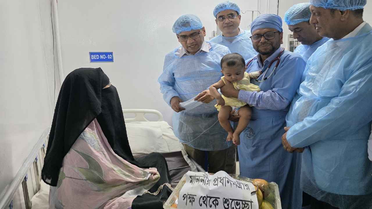 সেই শিশু খাদিজার চিকিৎসার খোঁজ নিলেন প্রধানমন্ত্রী