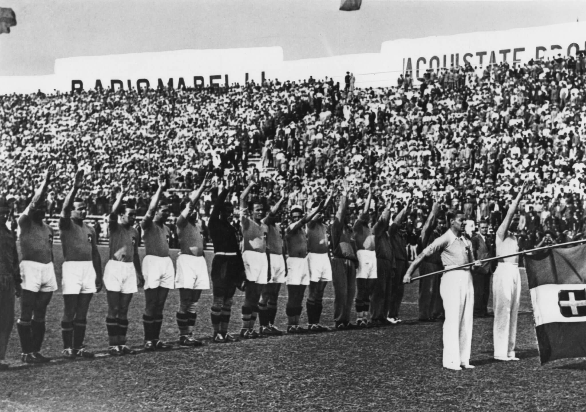 the_Italian_national_football_team_perfrms_the_fascist_salute_at_the_World_Cup_1934