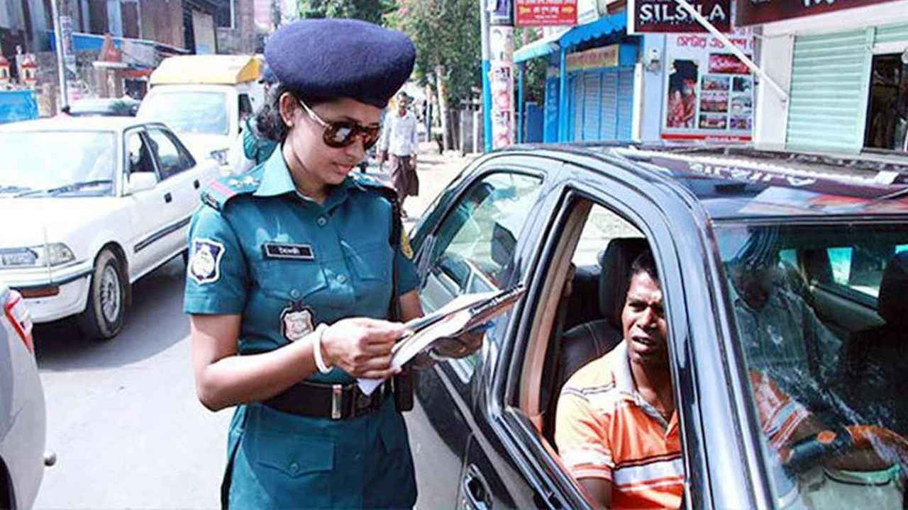 ট্রাফিক আইন ভাঙলে অটো নোটিশ, হাজিরা না দিলে গ্রেফতারি পরোয়ানা
