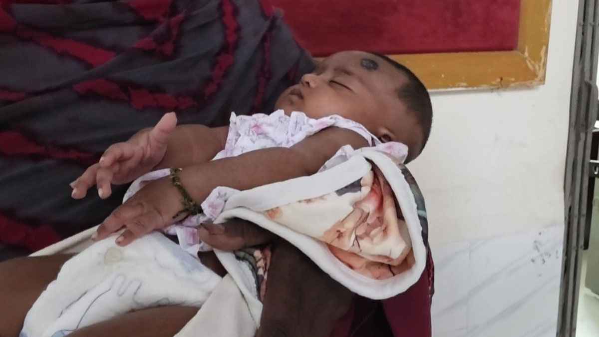৩৪ দিনের শিশুকে নিয়মিত টিকার বদলে দেওয়া হলো জলাতঙ্ক ভ্যাকসিন