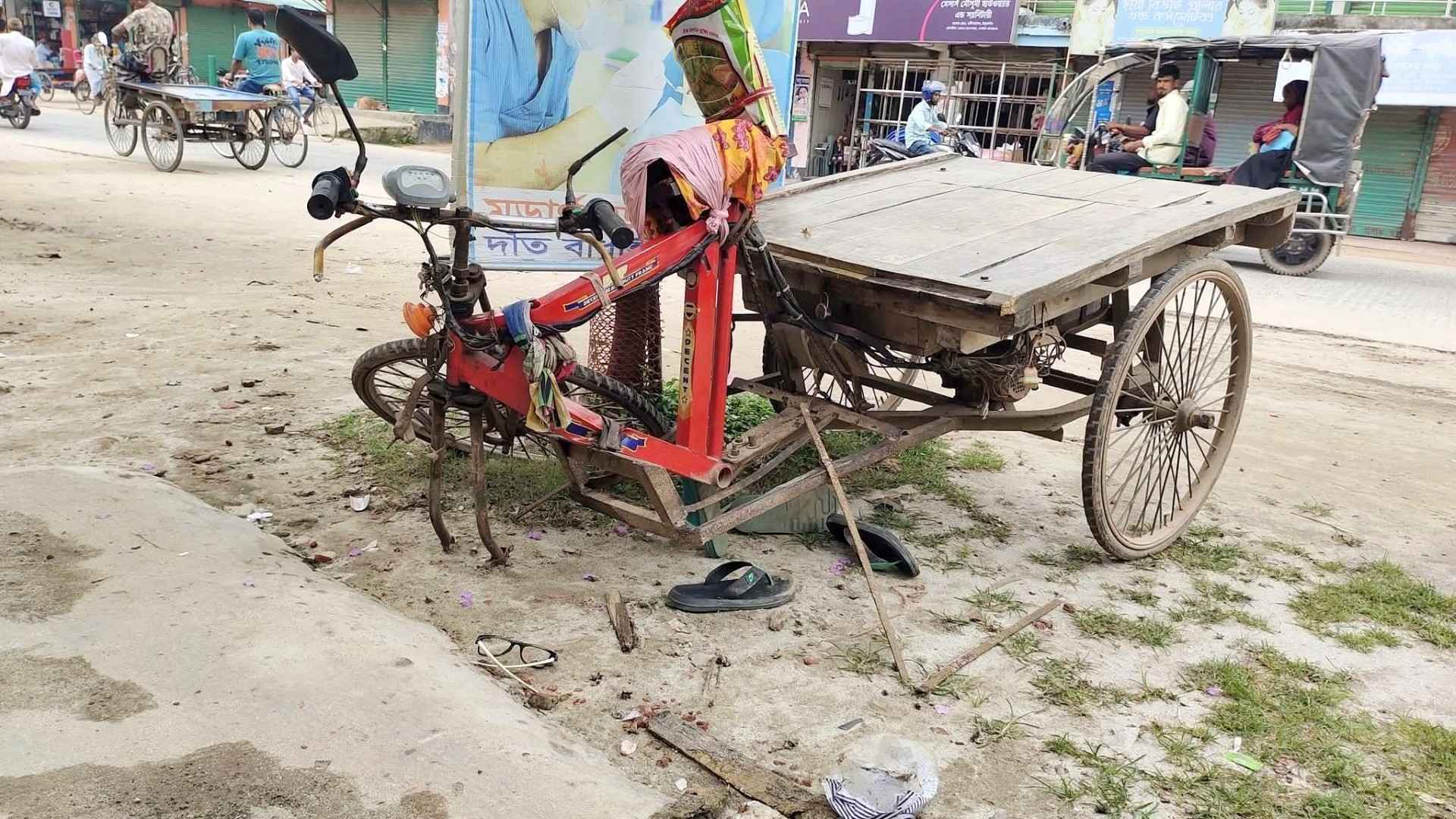 ঠাকুরগাঁওয়ে মোটরসাইকেল-ভ্যান মুখোমুখি সংঘর্ষে নিহত ১