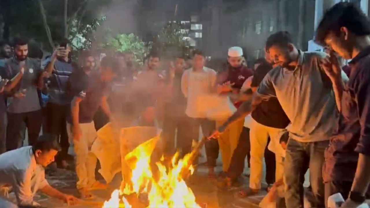 ডুয়েটে নতুন ভিসি নিয়োগের প্রতিবাদে শিক্ষার্থীদের বিক্ষোভ