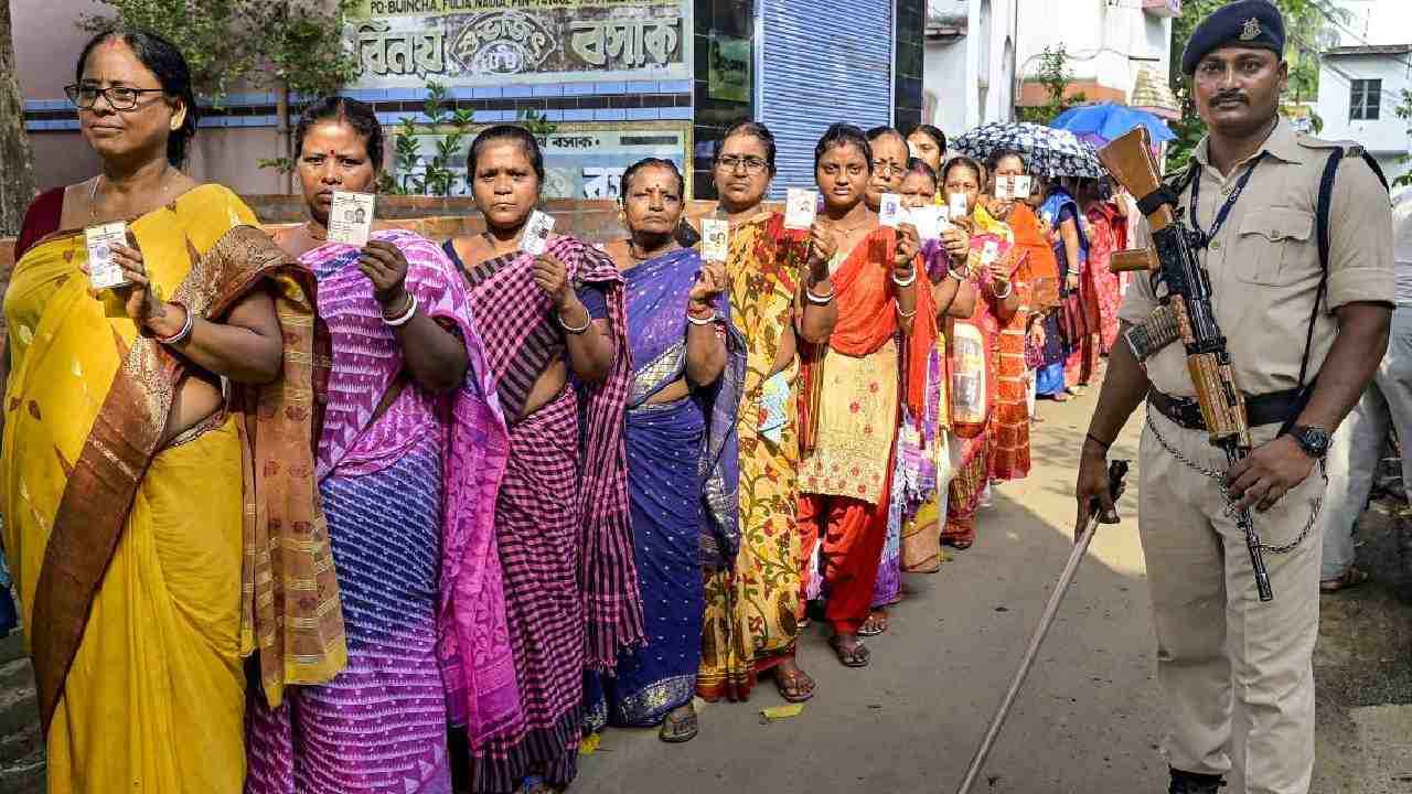 পশ্চিমবঙ্গে পুনর্নির্বাচন, সকাল থেকেই ভোটারের দীর্ঘ লাইন