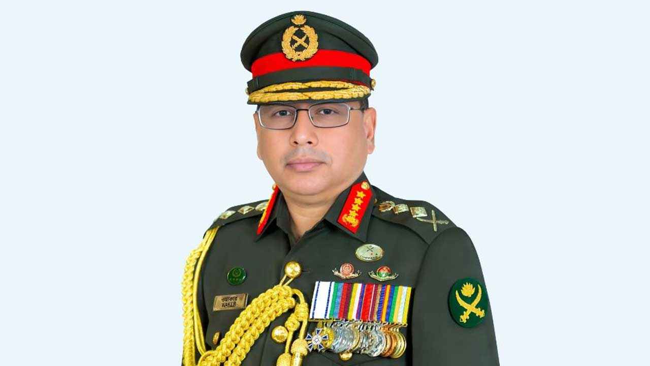 হজে গেলেন সেনাপ্রধান