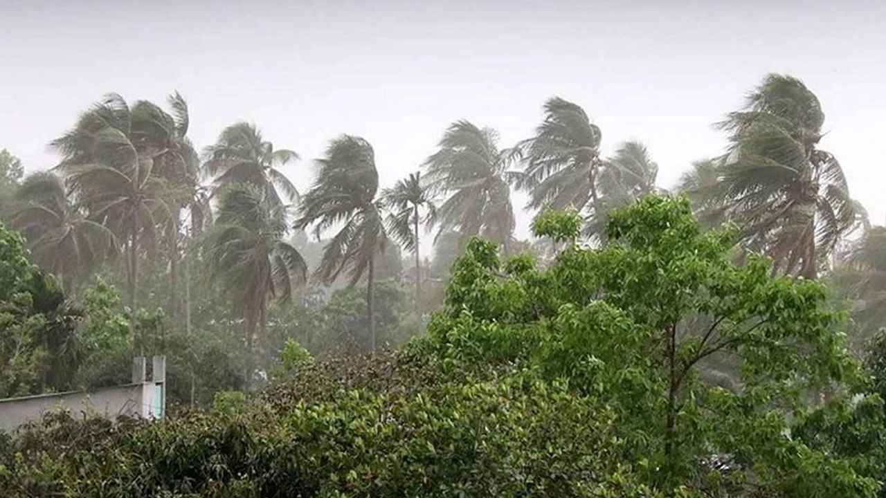 তিন অঞ্চলে ঝড়সহ বজ্রবৃষ্টির শঙ্কা, নদীবন্দরে সতর্কবার্তা