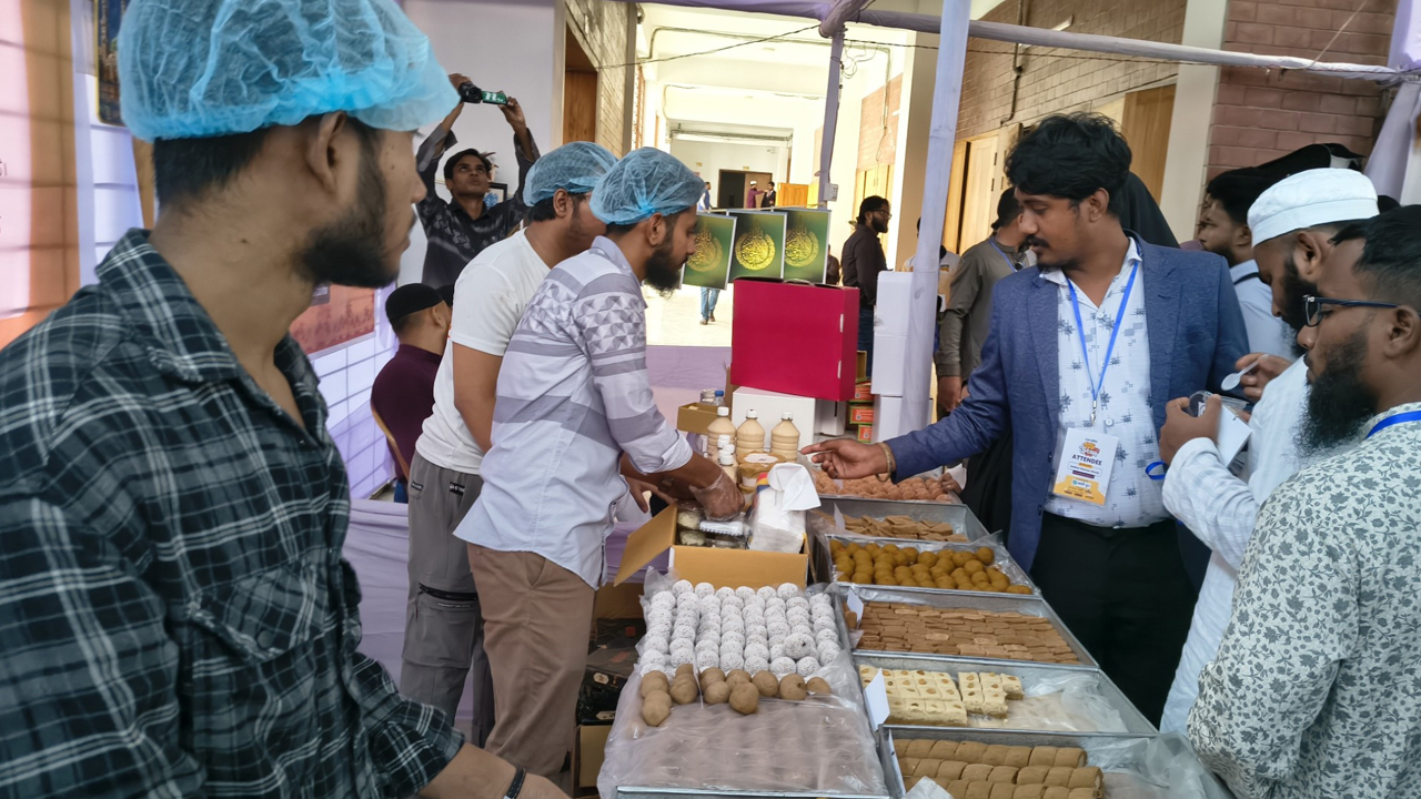 নাটোর জেলা পরিষদ অডিটোরিয়ামে দিনব্যাপী গুড় উৎসব।