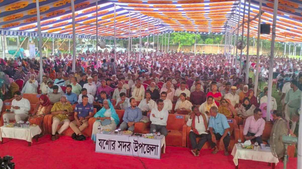 কৃষি ও ফ্যামিলি কার্ড পেলেন যশোরের পাঁচ হাজারের অধিক প্রান্তিক মানুষ