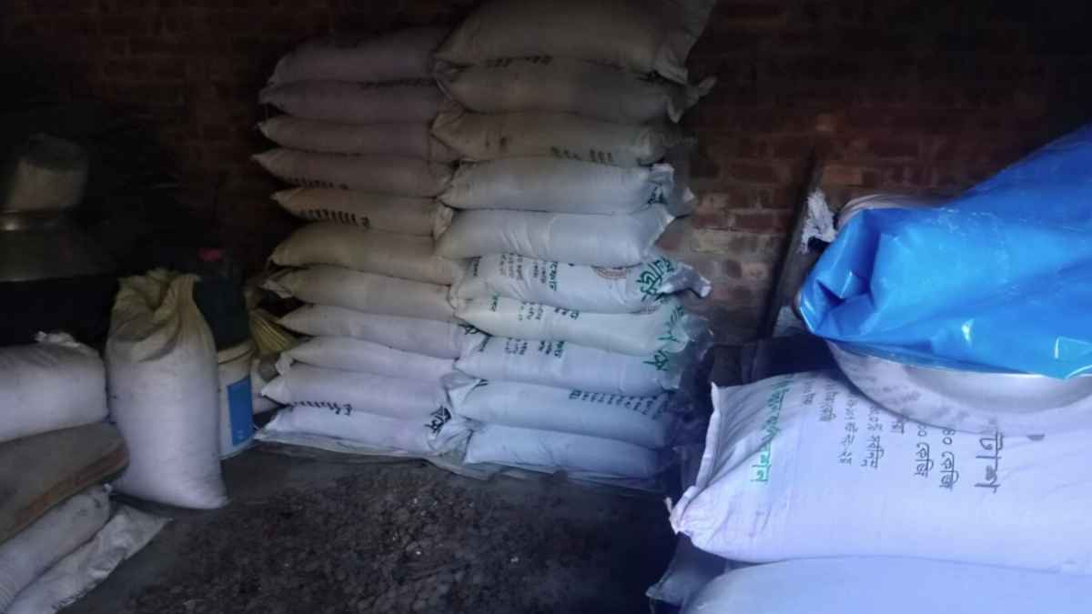 পঞ্চগড়ে দুই অভিযানে ৭০ বস্তা সার জব্দ
