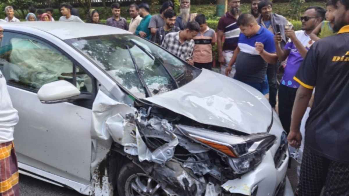 রাবি শিক্ষার্থীর প্রাইভেটকারের চাপায় রিকশাচালকের মৃত্যু, আহত ২