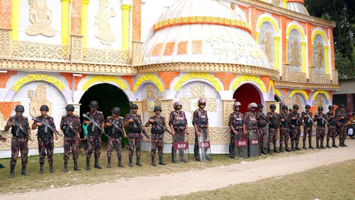 দুর্গাপূজা ঘিরে দিনাজপুর সীমান্তে বিজিবির কড়া নজরদারি