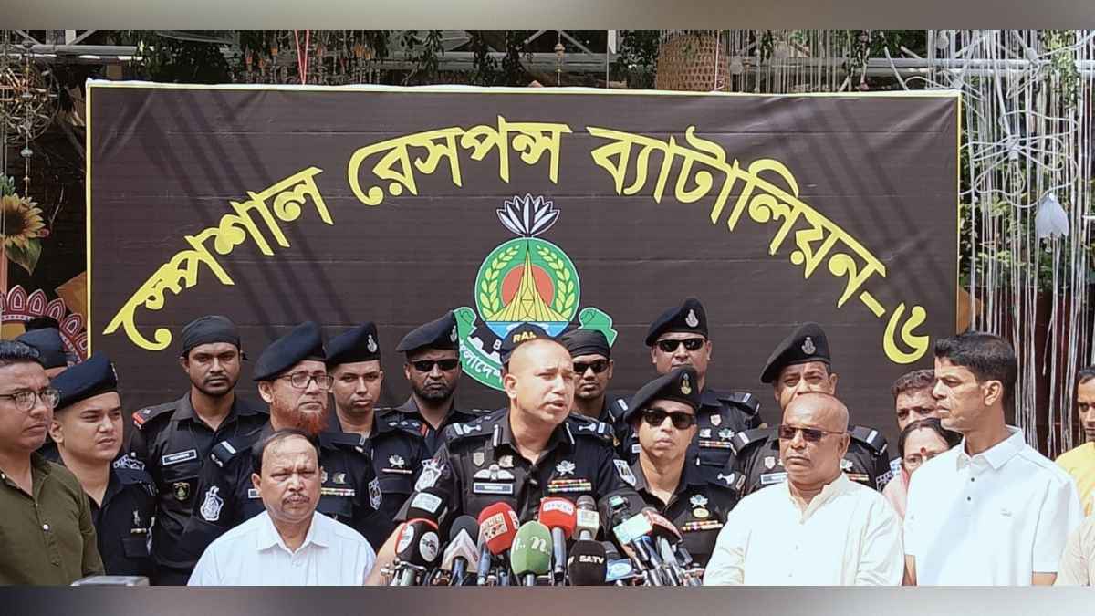 খুলনায় ৩৯৪ মণ্ডপে তিন স্তরের নিরাপত্তায় শারদীয় দুর্গোৎসব উদযাপন