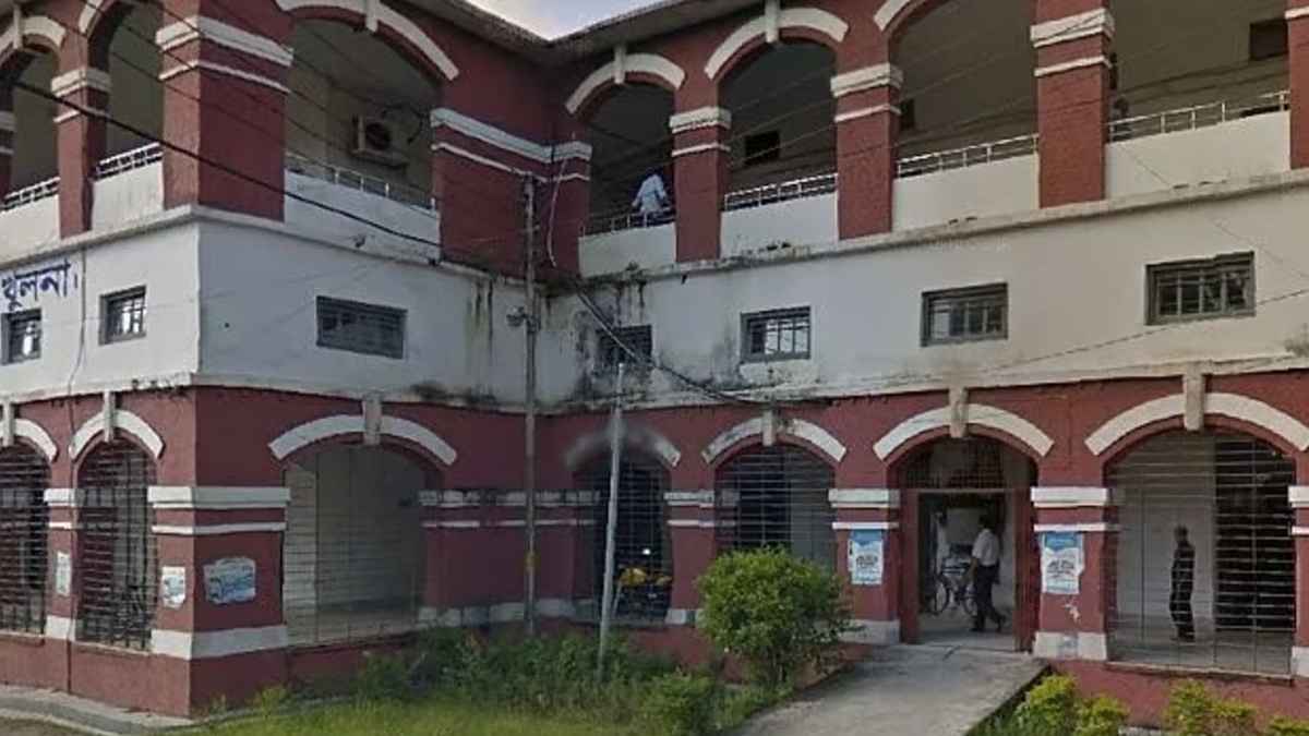 খুলনা জেলা প্রশাসকের কার্যালয়ে আগুন