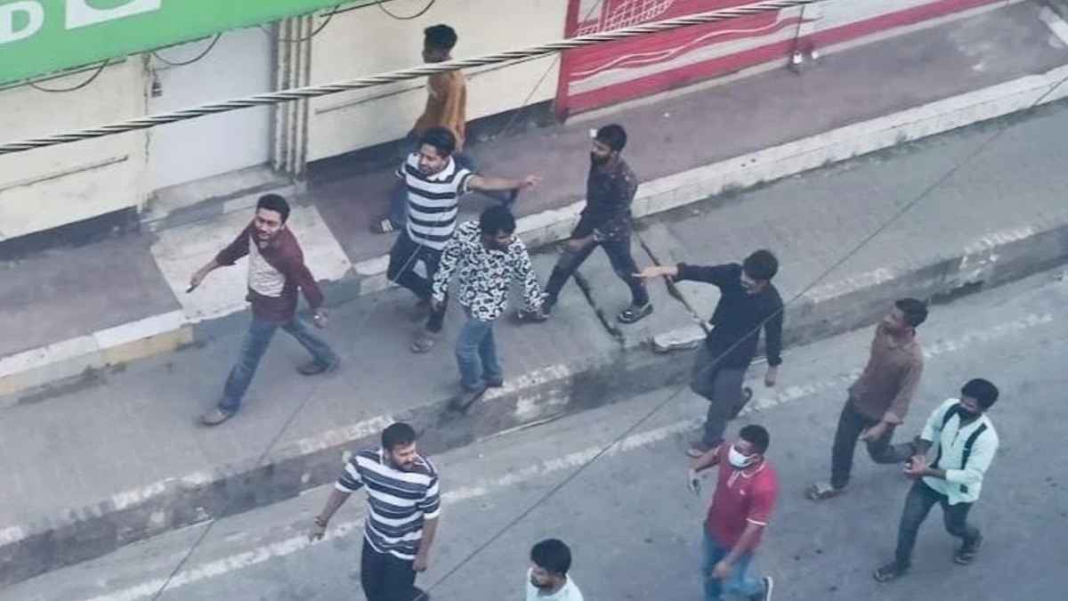 বরিশালে ককটেল ফাটিয়ে ছাত্রলীগের মিছিল, দুই দিন পর মামলা