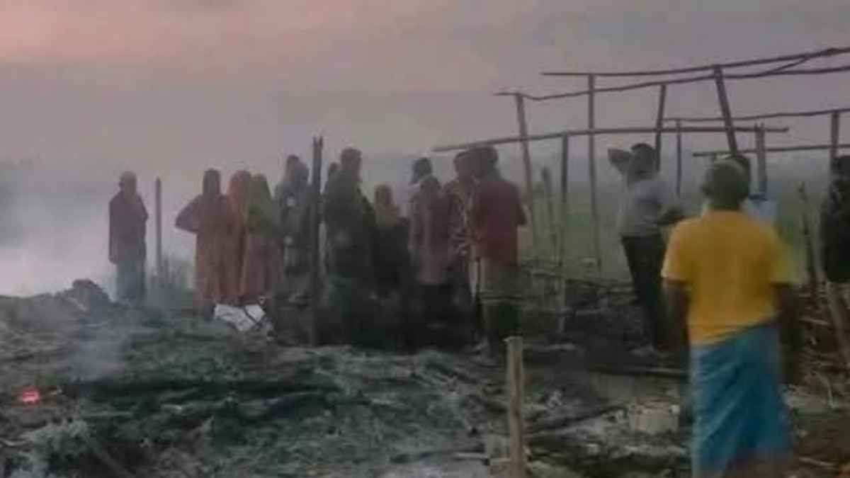 কয়েলের আগুনে প্রাণ গেল বৃদ্ধের, পুড়ল গরু-ছাগল ও জমানো টাকা