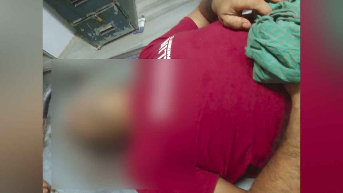 খুলনায় দুর্বৃত্তদের গুলিতে মুদি দোকানদার আহত