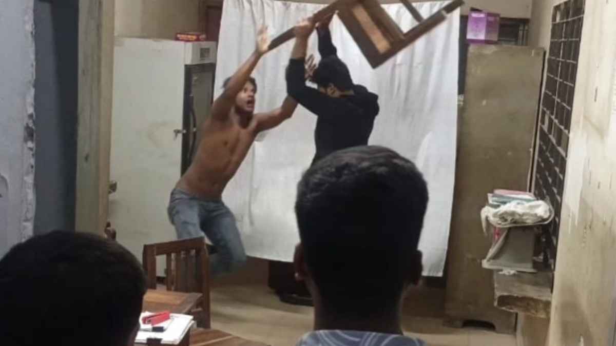 লক্ষ্মীপুর হাসপাতালে ছাত্রদল নেতার হামলায় আহত স্বেচ্ছাসেবক দল নেতা
