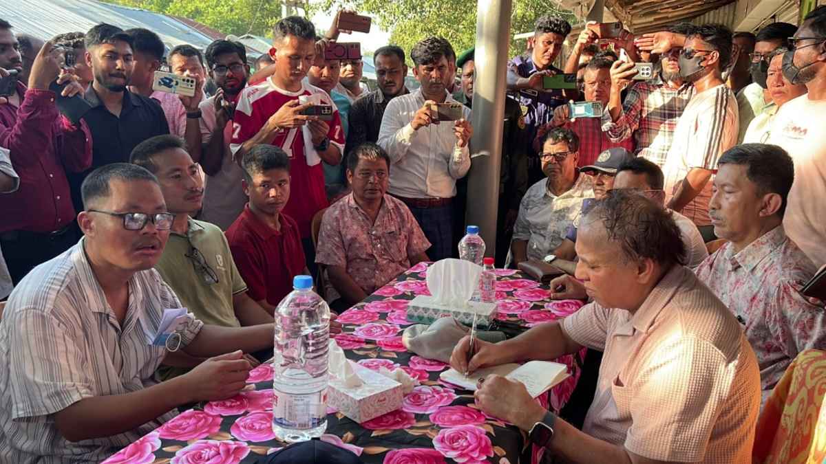 সংকট নিরসনে প্রশাসন-আন্দোলনকারীদের বৈঠক, মেলেনি সমাধান