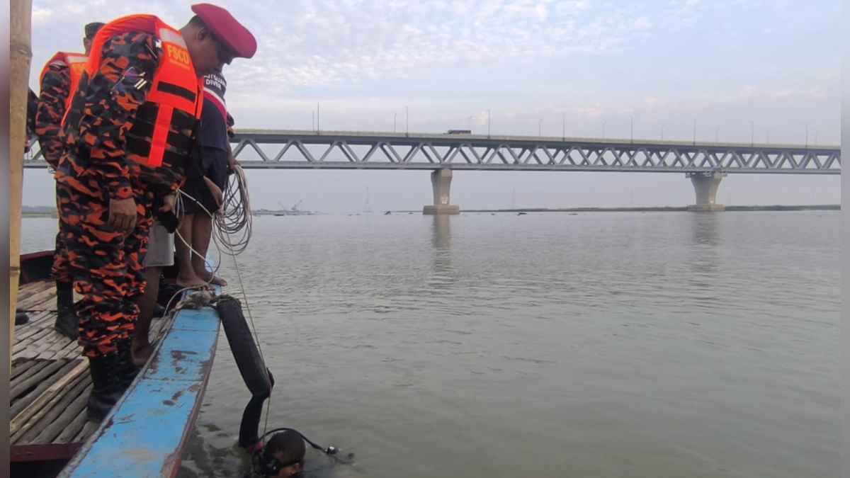 পদ্মাসেতুতে ঘুরতে এসে গোসলে নেমে বেসরকারি কোম্পানির দুই কর্মী নিখোঁজ