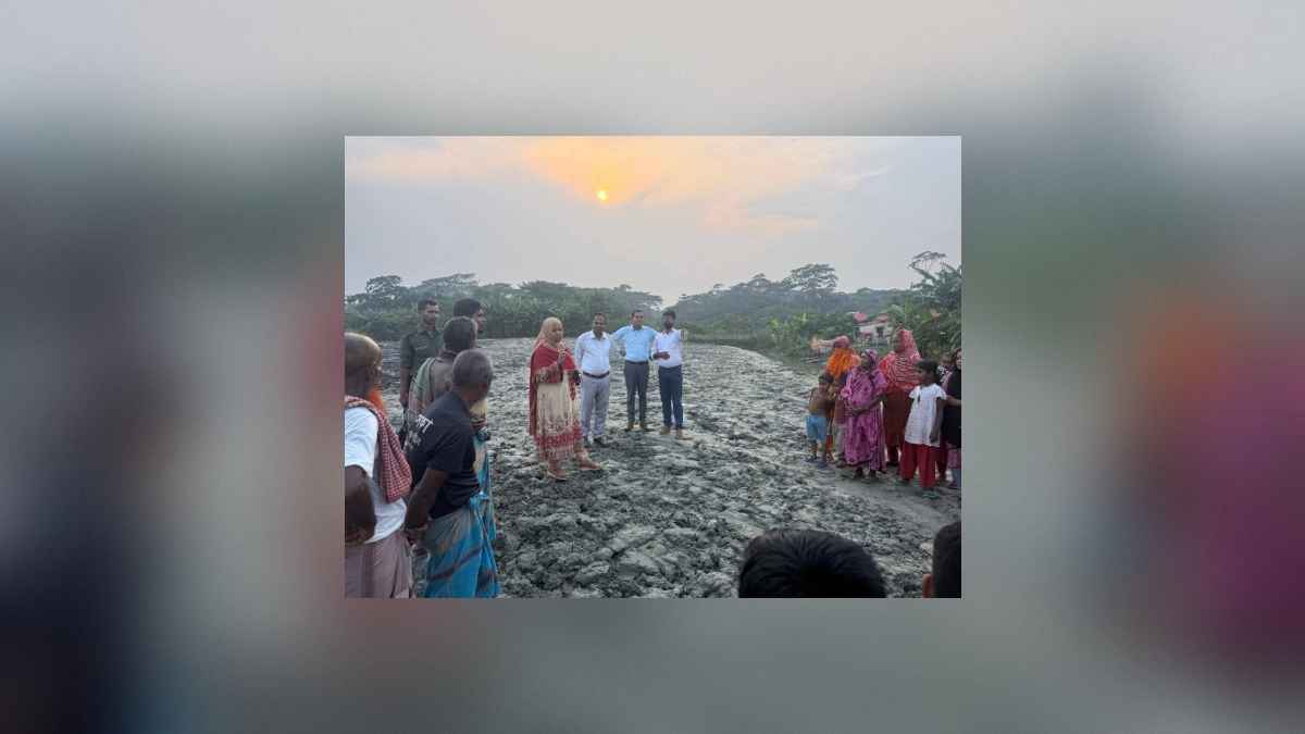 জলে ভাসা ‘মান্তা সম্প্রদায়ের’ জন্য হচ্ছে কবরস্থান