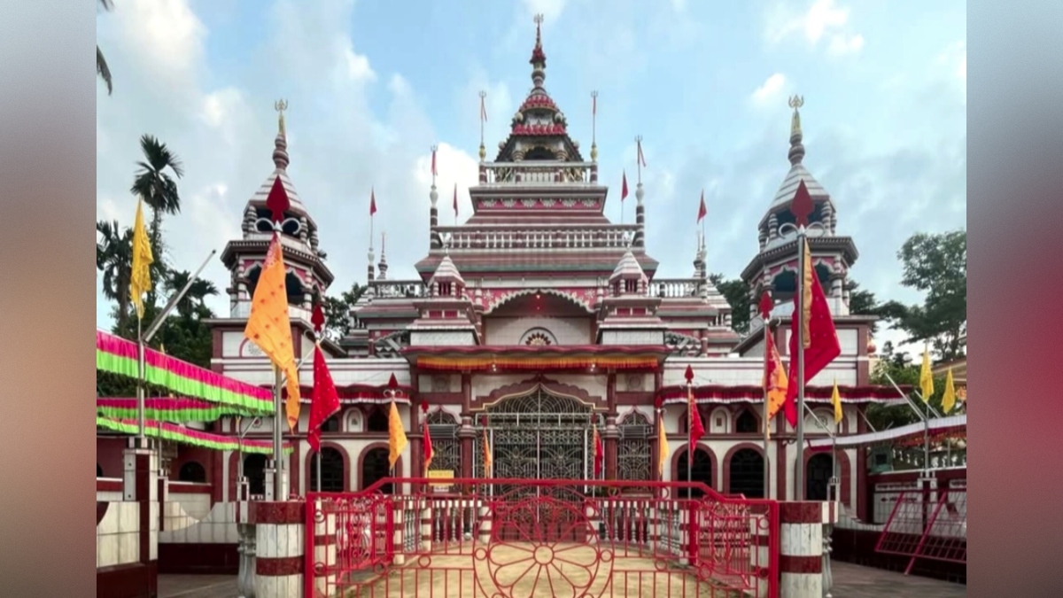 মৌলভীবাজারের কুলাউড়া উপজেলার কাদিপুরের শিববাড়ি মন্দির।
