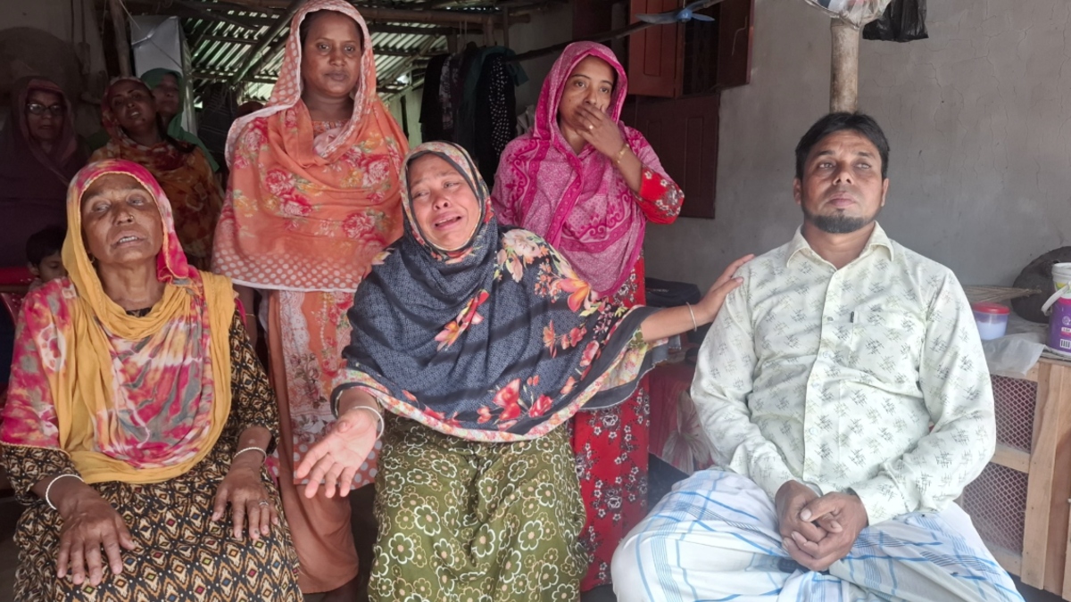 স্বজনদের আহাজারি। ছবি: ঢাকা মেইল