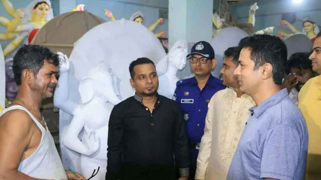ব্রাহ্মণবাড়িয়ায় পুলিশ সুপারের প্রতিমা তৈরির কারখানা পরিদর্শন