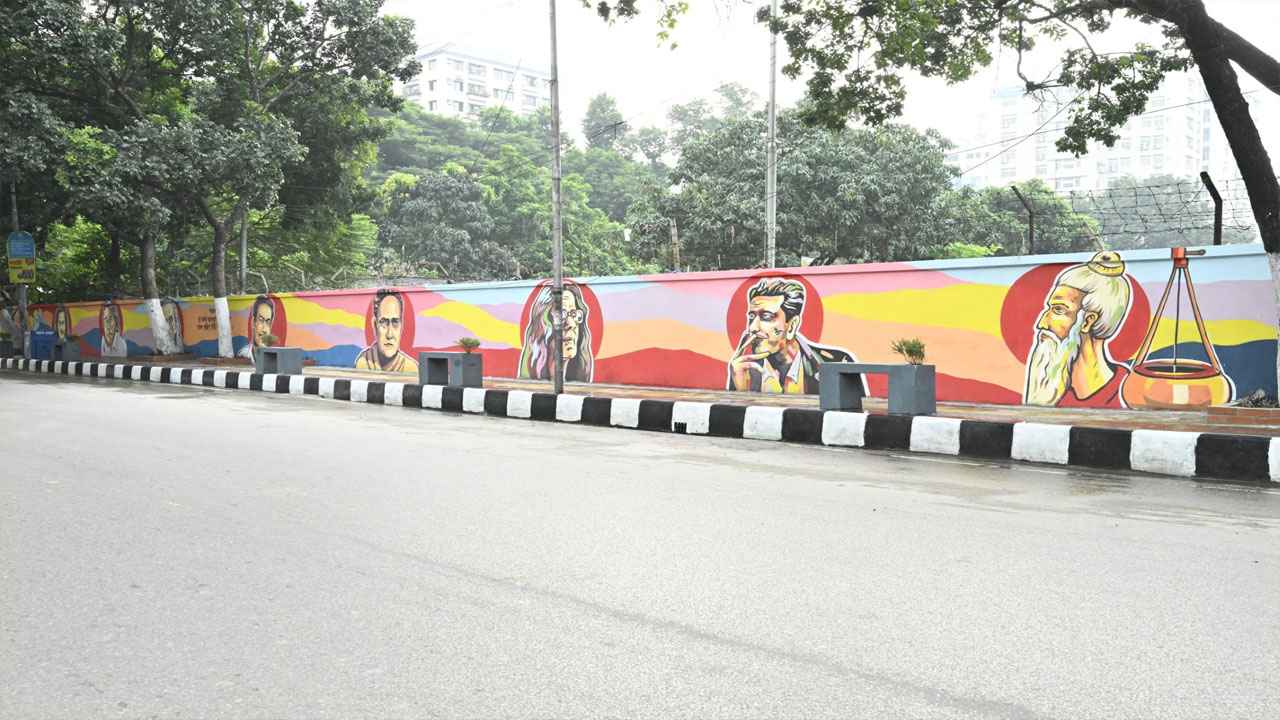 সেগুনবাগিচার ফুটপাত দখলমুক্ত করে পথচারীদের জন্য উন্মুক্ত করল ডিএসসিসি