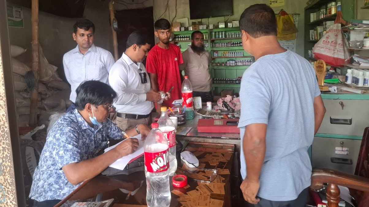 ভোজ্যতেল-গ্যাসের বাজারে নজরদারি, ৩১ জেলায় ৮৭ প্রতিষ্ঠানকে জরিমানা