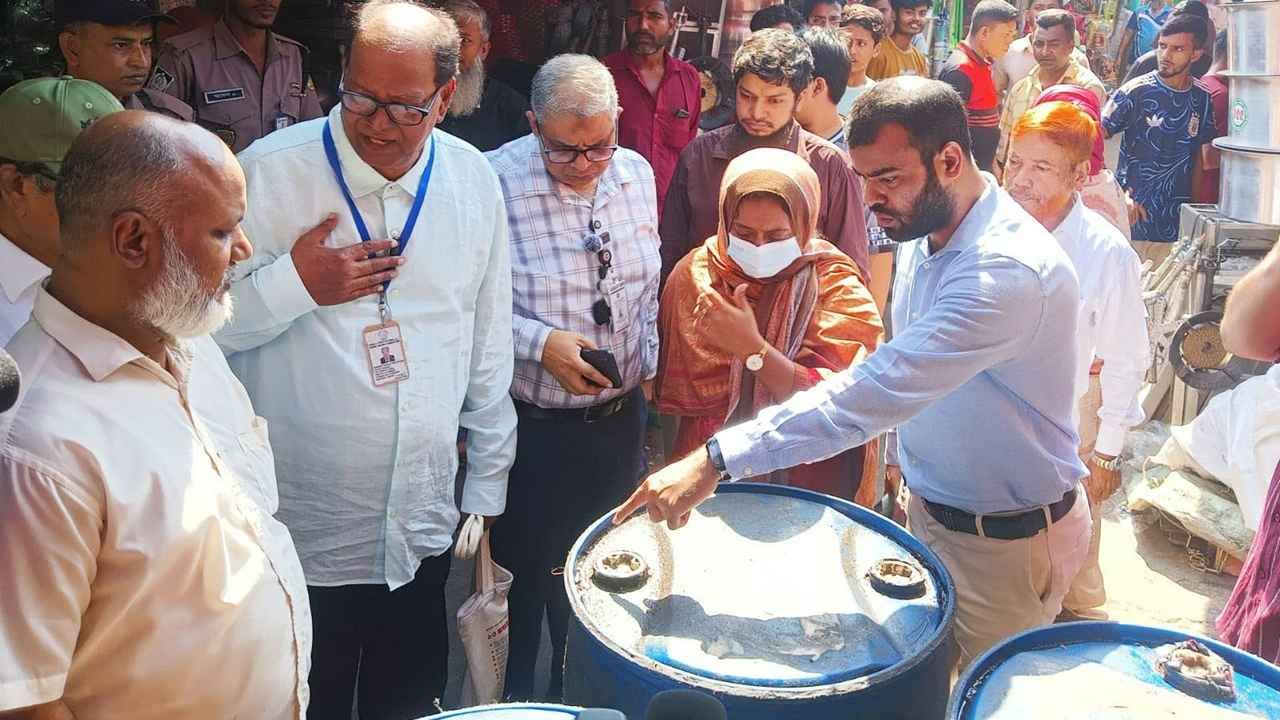 অস্বাস্থ্যকর ড্রামে ভোজ্যতেল, ৩ প্রতিষ্ঠানকে দেড় লাখ টাকা জরিমানা