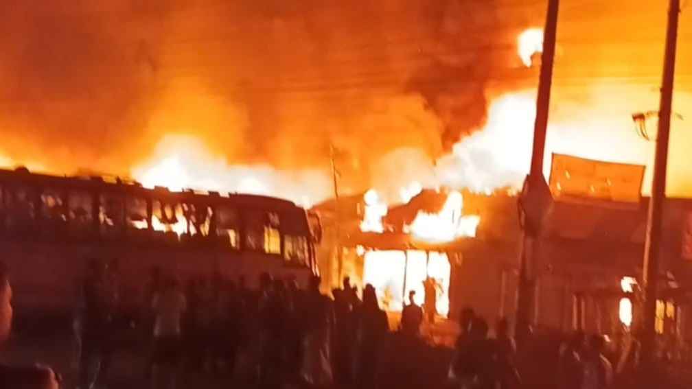 গাজীপুরে আগুনে পুড়ল মসজিদ, ঝুটের গুদাম ও দোকানপাট