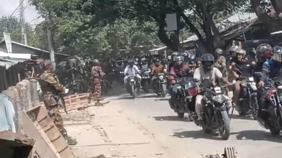 সাজেক সড়কে অবরোধ ঘিরে উত্তেজনা, উজোবাজারে গোলাগুলি, সেনাসদস্য আহত