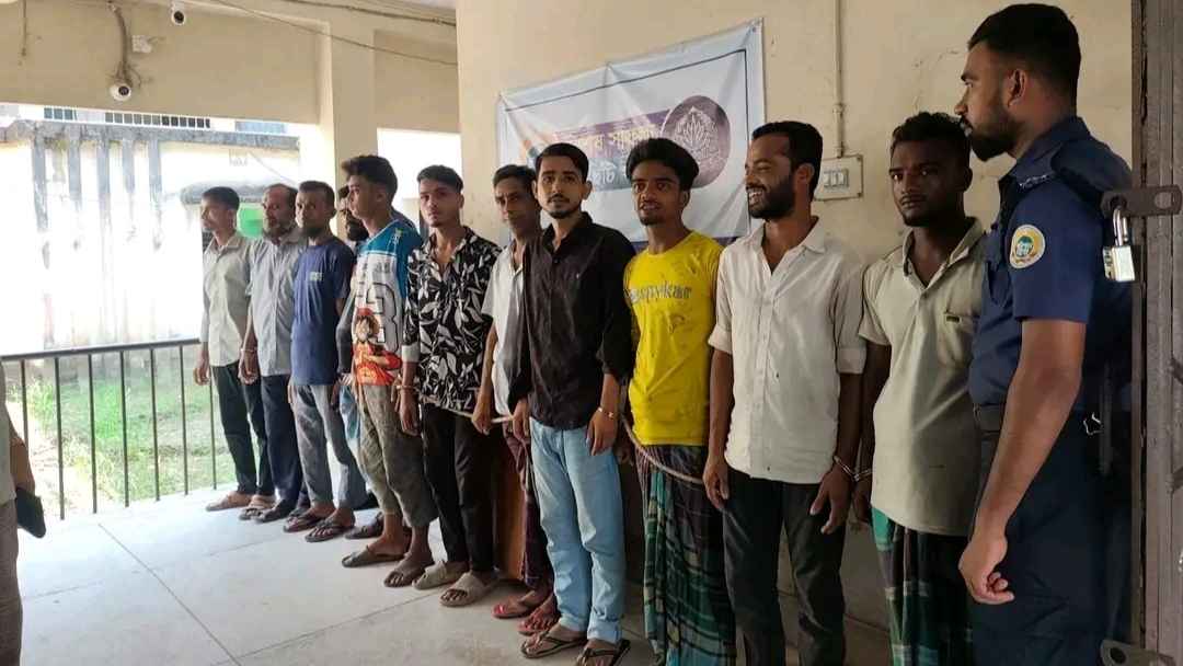 নলছিটিতে পরোয়ানাভুক্ত ১১ আসামি গ্রেফতার