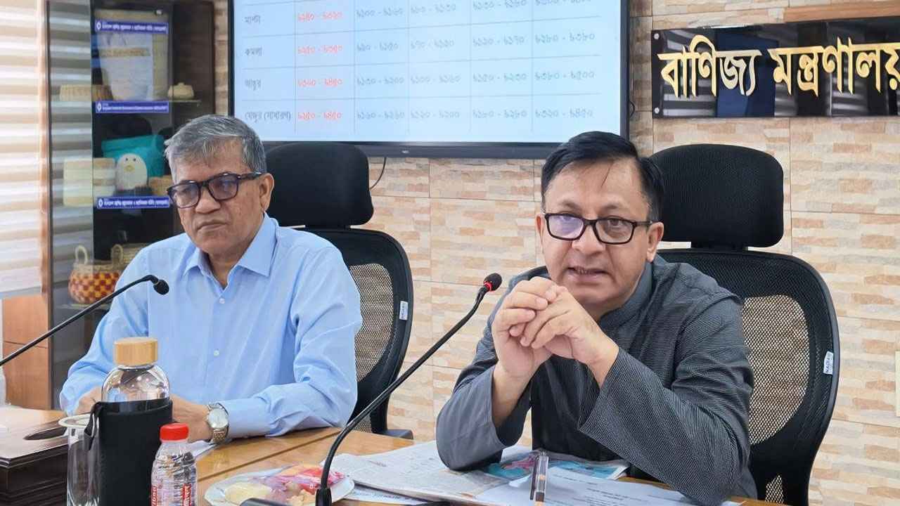 মাল্টার অস্বাভাবিক দামে ব্যবস্থা নেওয়ার নির্দেশ বাণিজ্যমন্ত্রীর