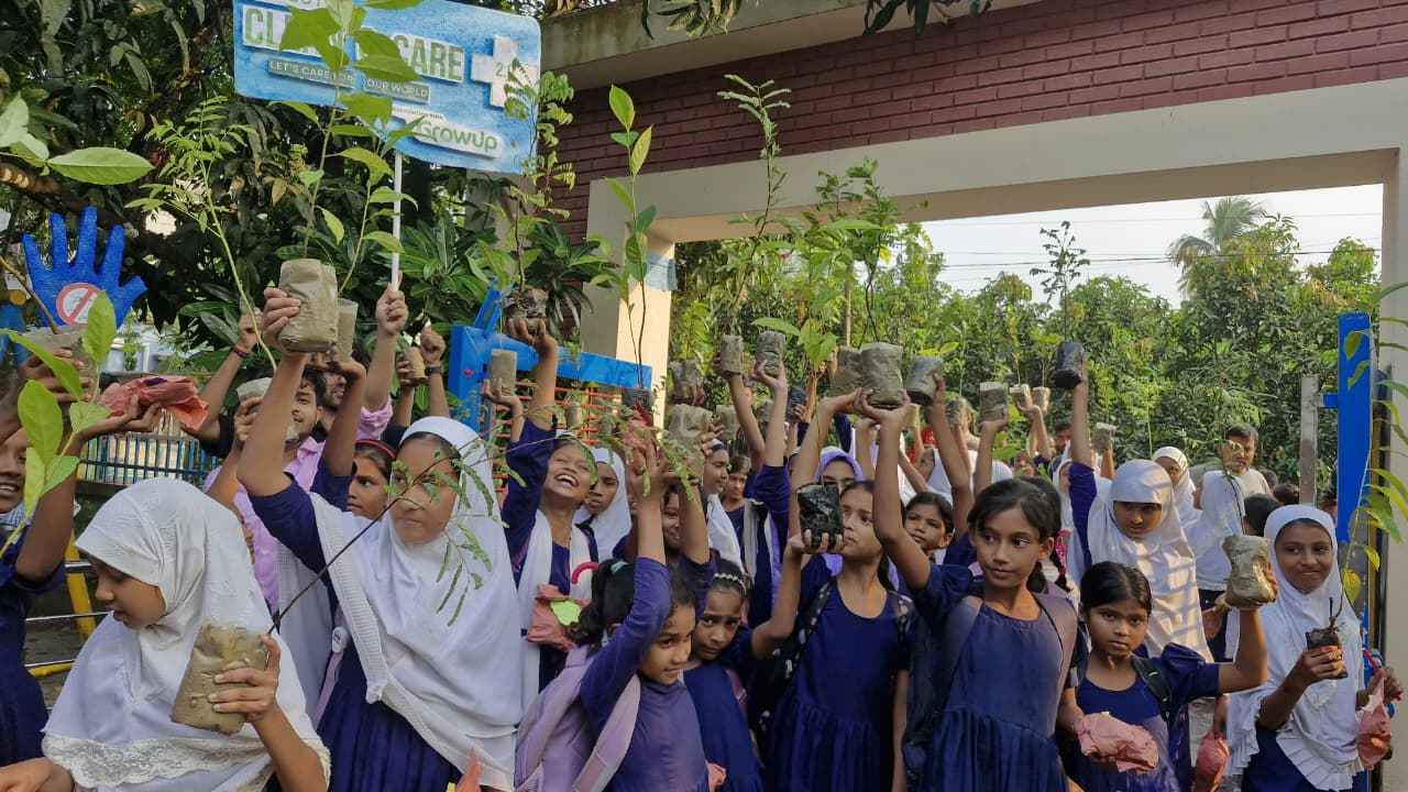 রাবি ক্যাম্পাস ও ফুলতলায় পরিচ্ছন্নতা অভিযানে শতাধিক স্বেচ্ছাসেবী