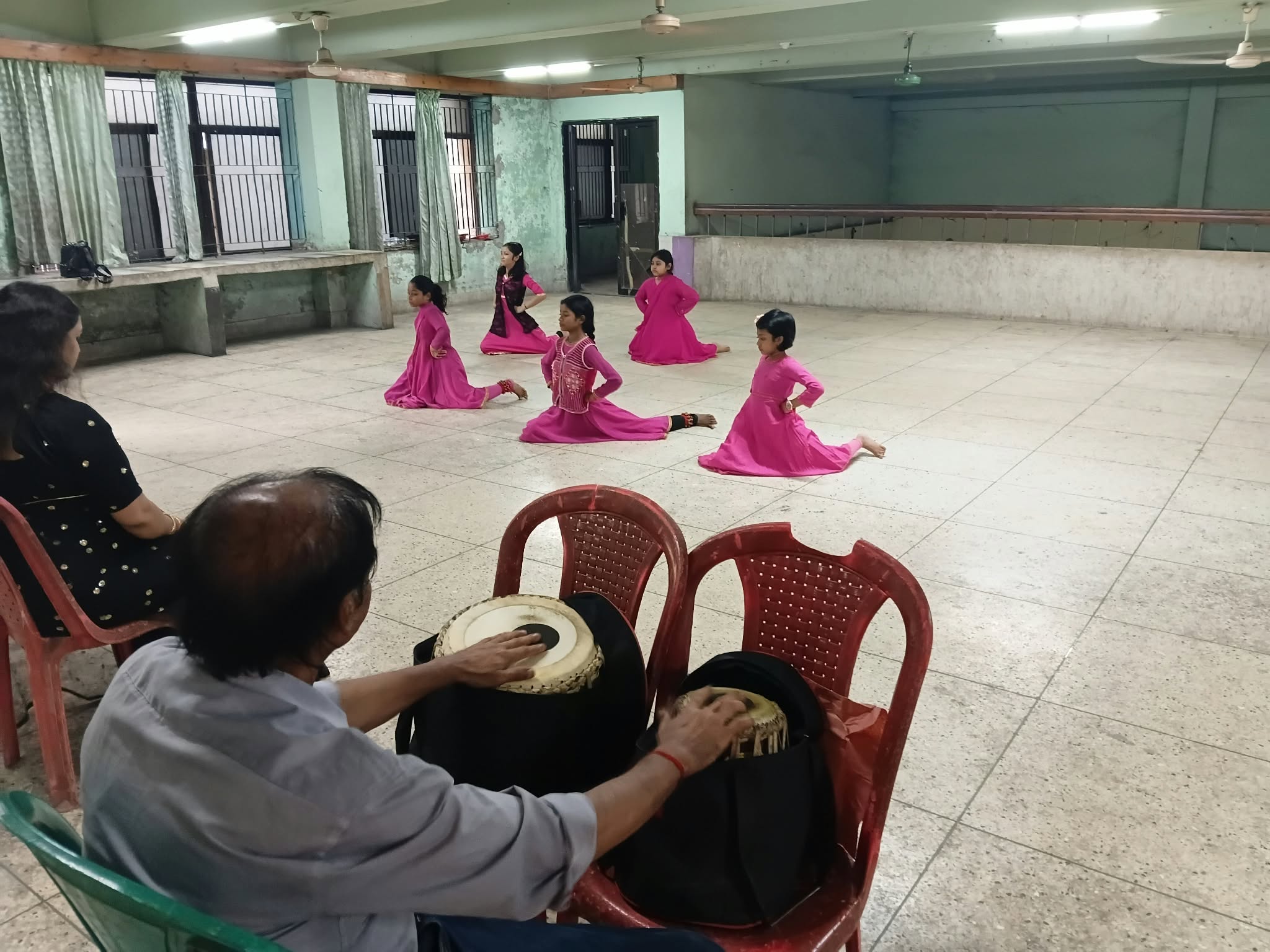 কারওয়ান বাজার আব্দুল হালিম কমিউনিটি সেন্টারের সংগীত শিক্ষাকেন্দ্র l ছবি: ঢাকা মেইল