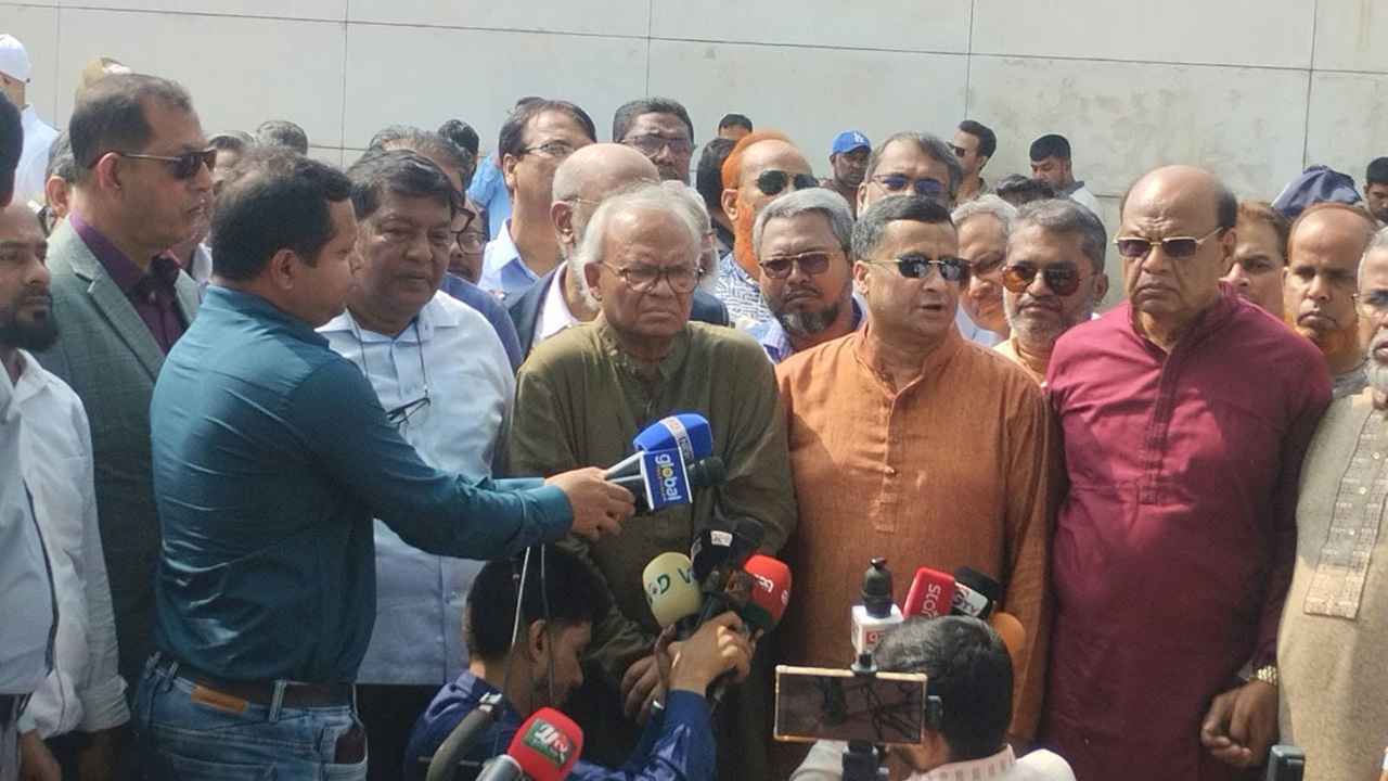 প্রবাসে থেকেও দেশের মানুষের পাশে থেকেছেন তারেক রহমান: রিজভী