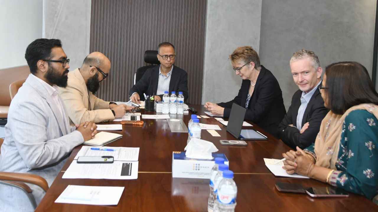 পোশাক খাতে টেকসই পানি ব্যবস্থাপনায় বিশ্বব্যাংকের সহায়তা চায় বিজিএমইএ