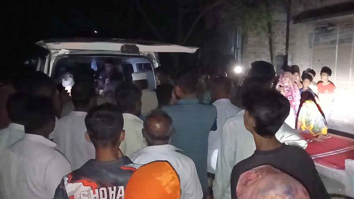 মায়ের কাছে অভিযোগ দেওয়ায় যুবককে পিটিয়ে হত্যার অভিযোগ, আটক ১