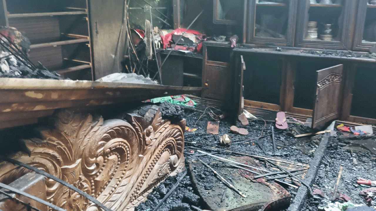 ময়মনসিংহে সিনেমা হলের মালিকের বাসায় আগুন, ৮০ লাখ টাকার ক্ষতির দাবি
