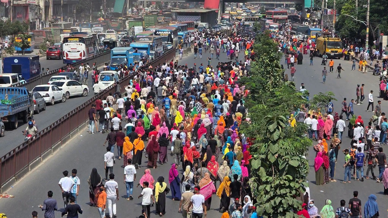 Demand_for_salary_increase_in_Uttara2